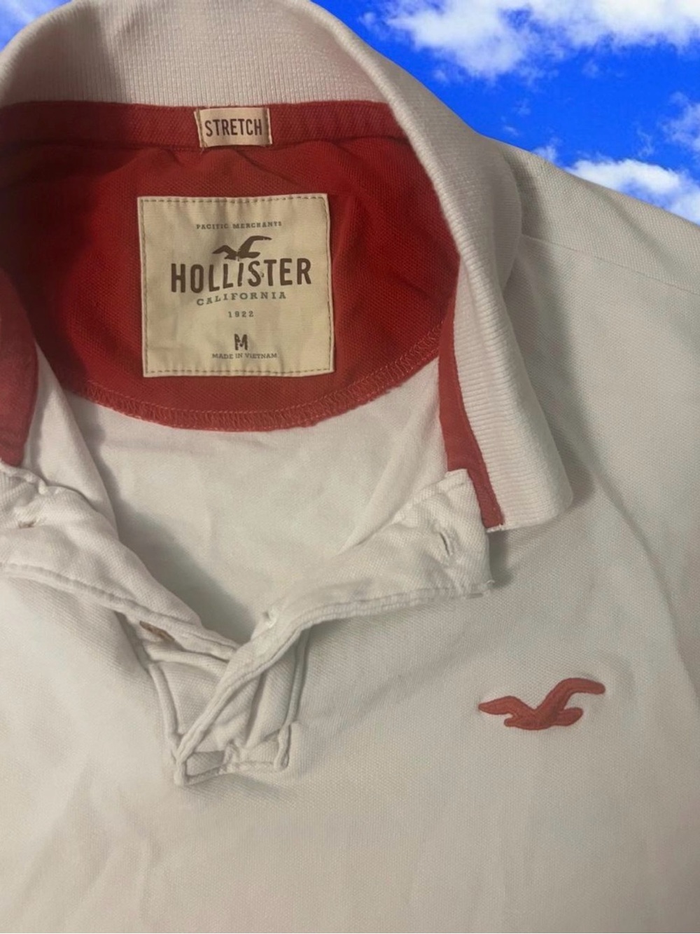 Hollister Men’s White Polo with Red Inner Collar and Logo medium